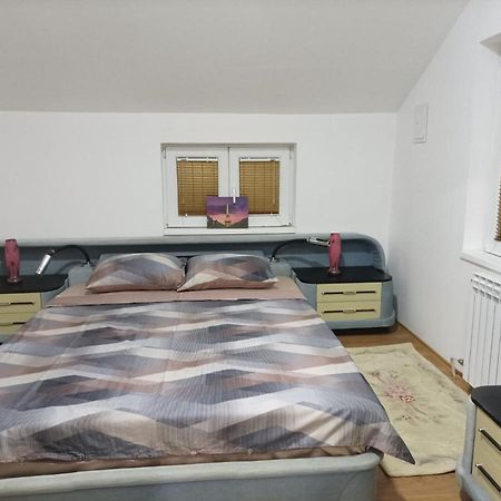 Apartmani Mladenovic Kijevo Exterior foto