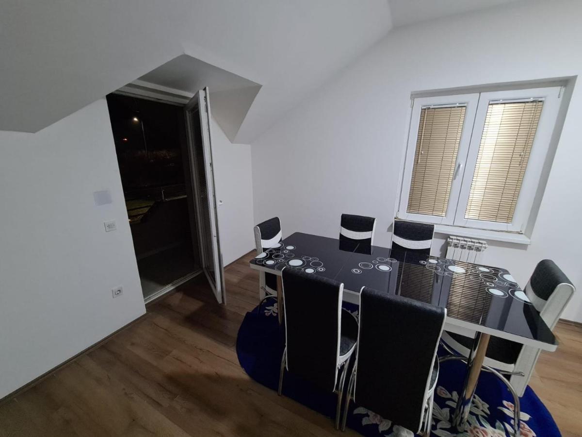 Apartmani Mladenovic Kijevo Exterior foto