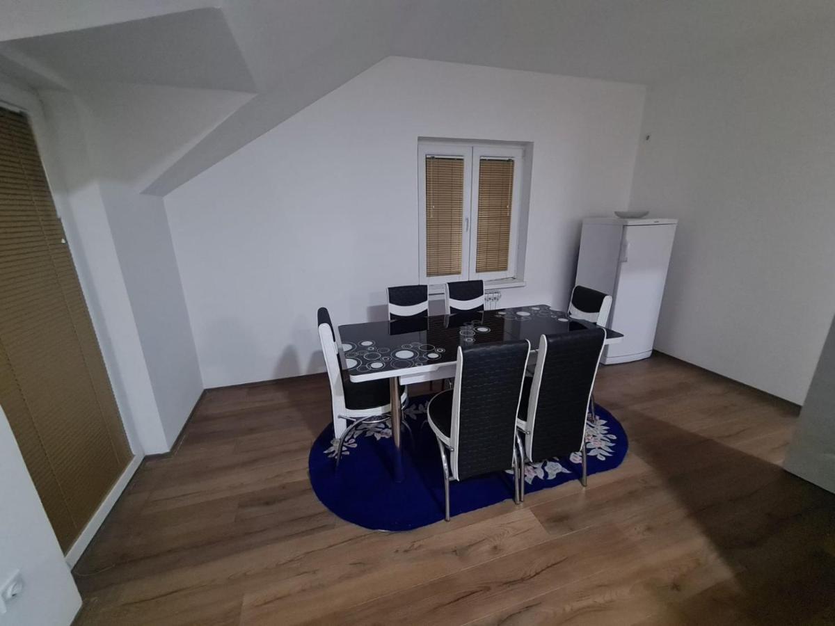 Apartmani Mladenovic Kijevo Exterior foto