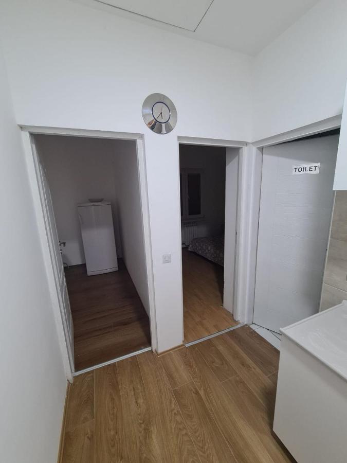 Apartmani Mladenovic Kijevo Exterior foto
