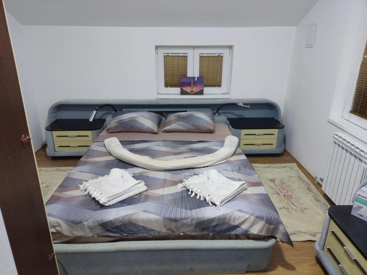 Apartmani Mladenovic Kijevo Exterior foto