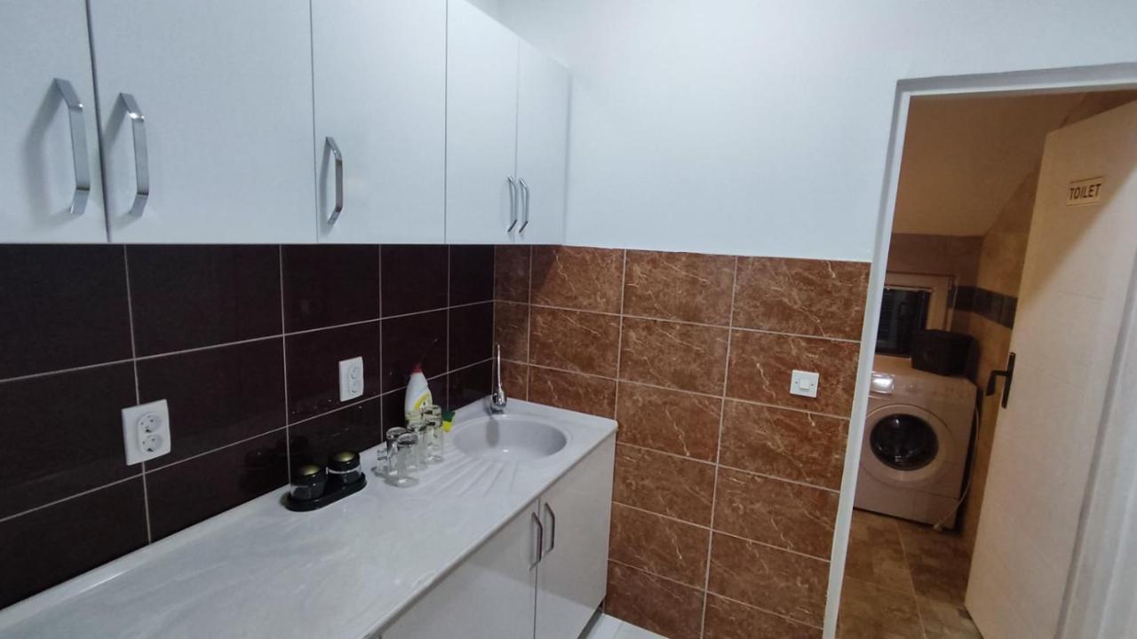 Apartmani Mladenovic Kijevo Exterior foto