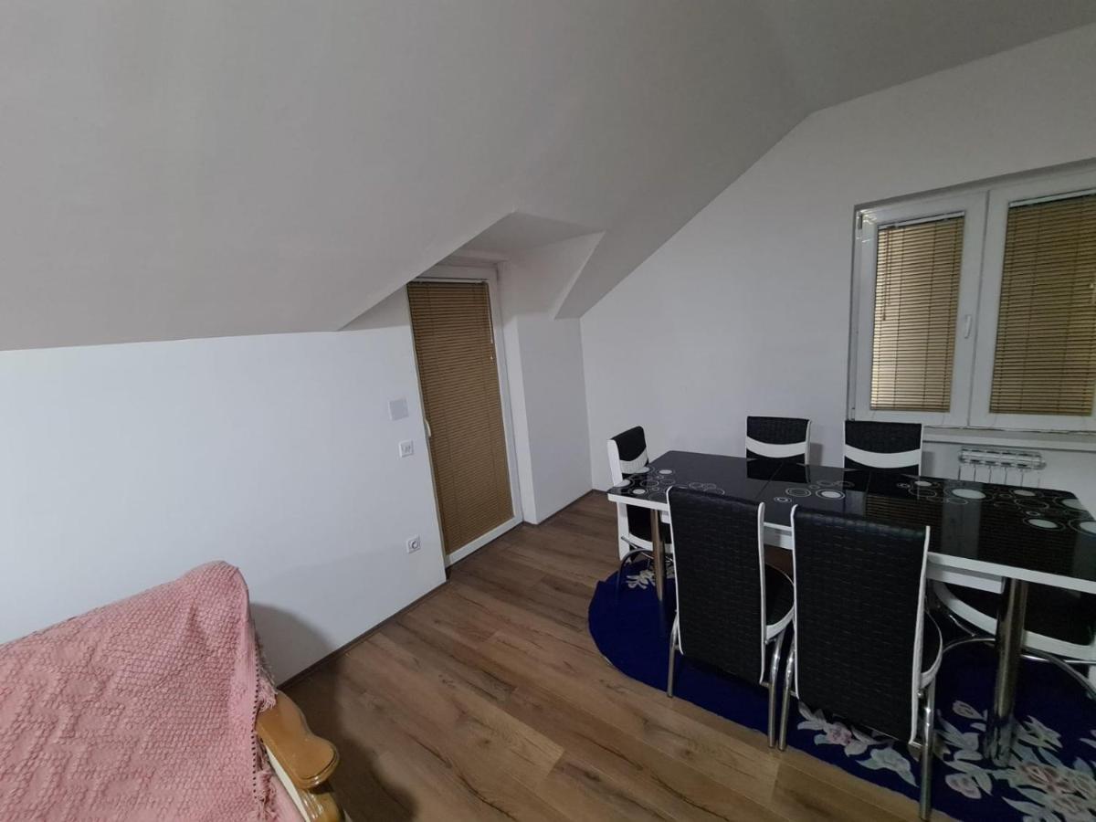 Apartmani Mladenovic Kijevo Exterior foto