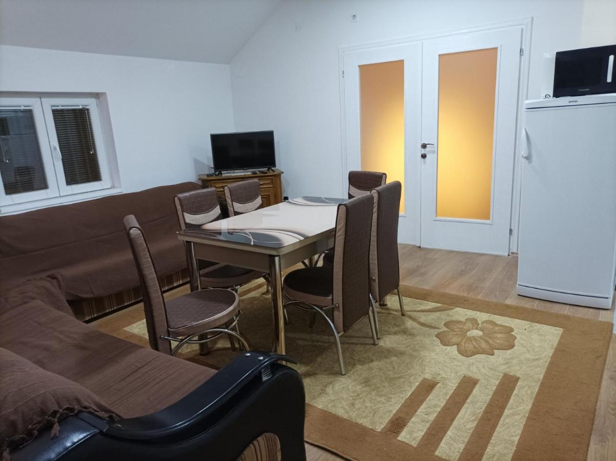 Apartmani Mladenovic Kijevo Exterior foto
